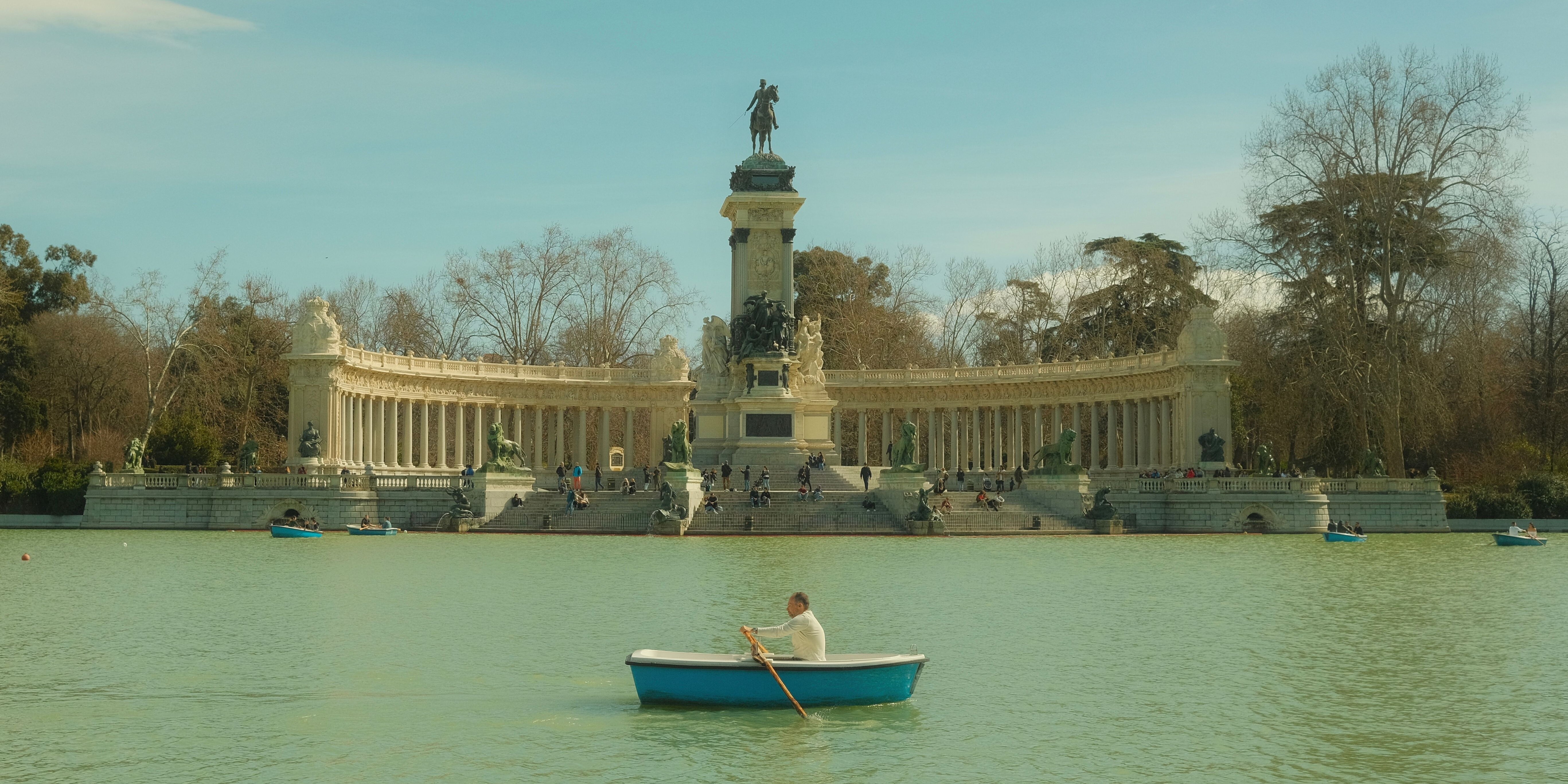 ¿Cuánto cuesta estudiar y vivir en Madrid o Barcelona? Guía de presupuesto 2026